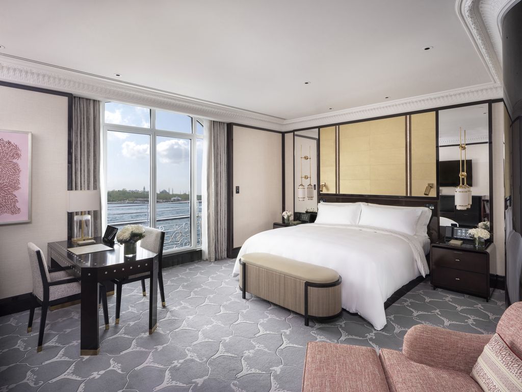 5The Peninsula Istanbul Room - Bedroom__
