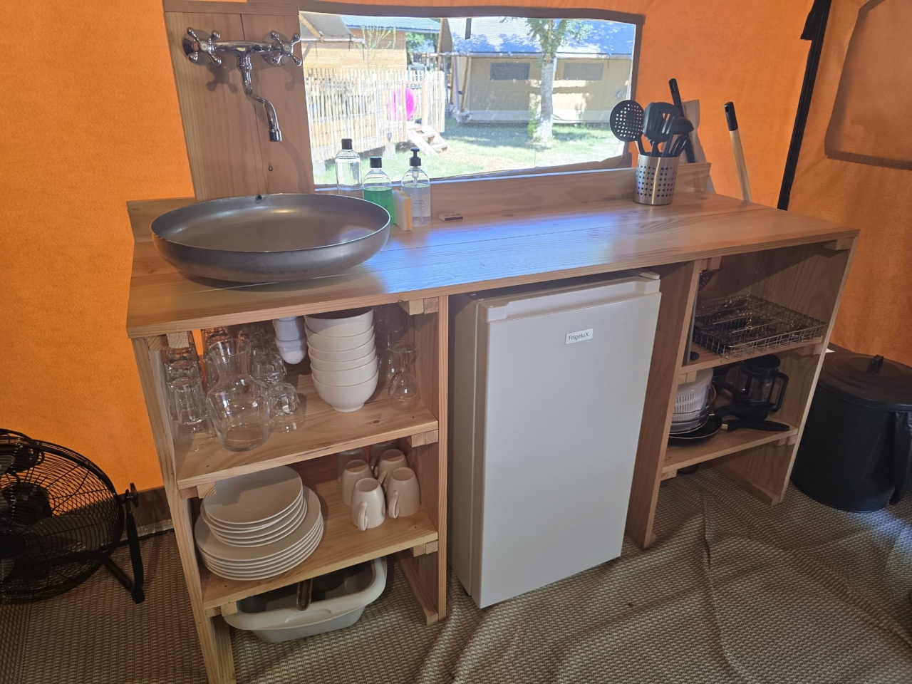 Coin cuisine tente toile & bois